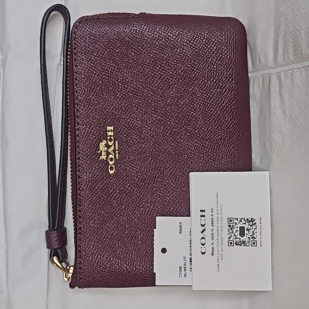 ♥️Coach NWT Merlot Goldtone Classic Zip Wristlet